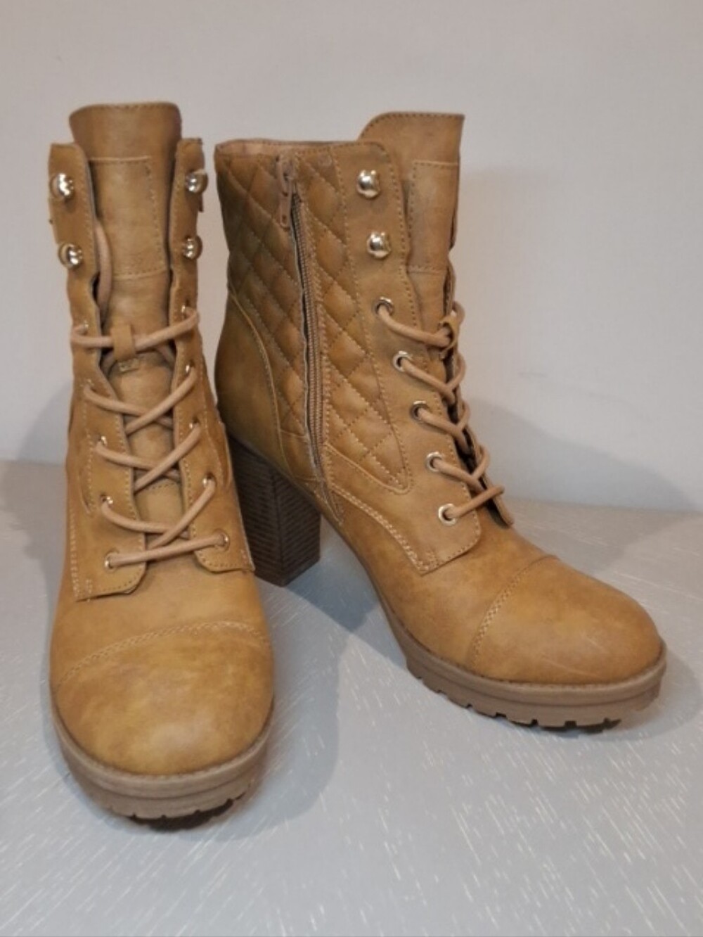 GBG Guess Medium Natural Lace-Up Quilted Heeled Combat Boots Size 9.5